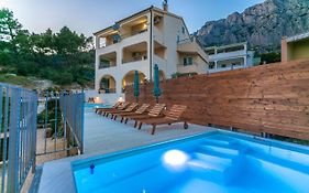 Apartments Fiona - Away From City Crowds